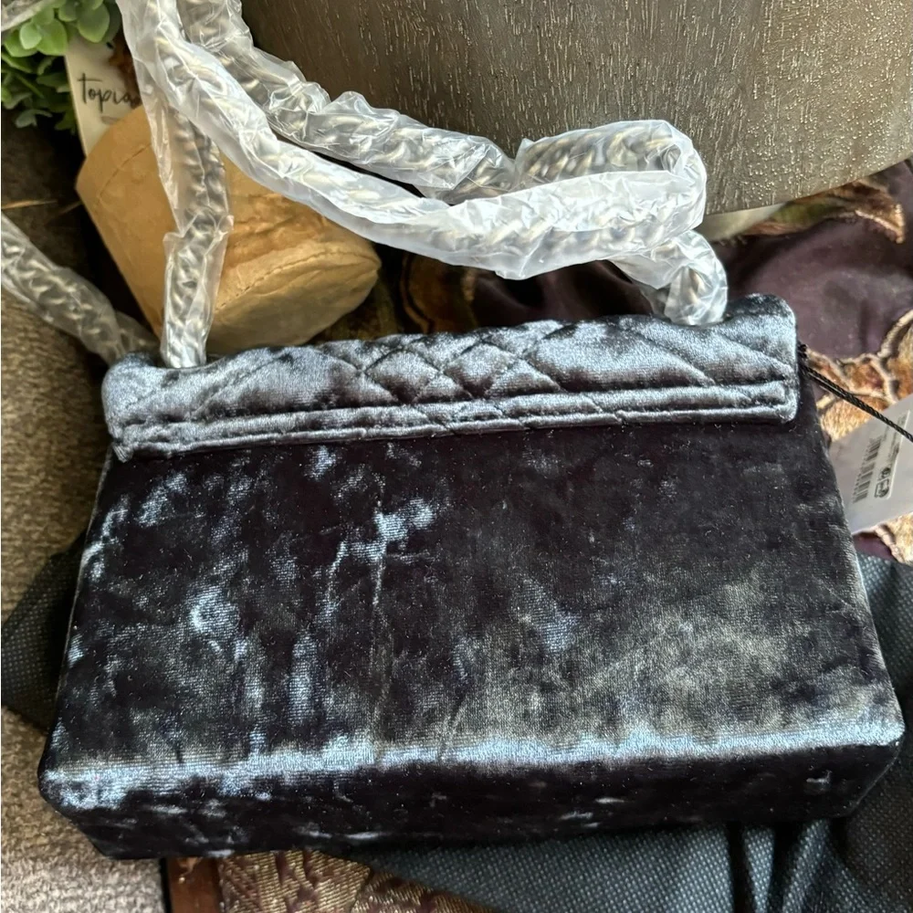 Authentic KURT GEIGER LONDON Velvet magnetic closure convertible Crosby/shoulder - Picture 5 of 16